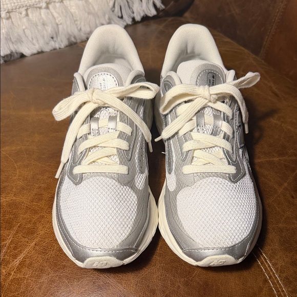 Womens New Balance Fresh Foam Arishi v4 Tiralux sz 9.5, Gym, Athleisure, running - Picture 2 of 7